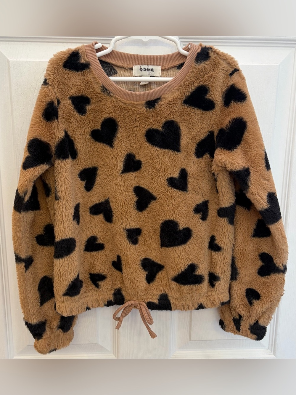 Sweatshirt Fuzzy with black hearts Speechless Kids, Girls Size Small (kids)